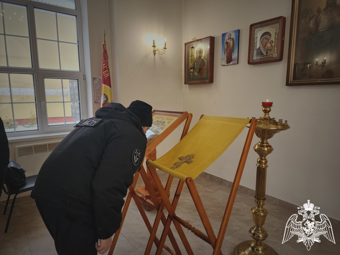 В Саратове в сотрудники Росгвардии приняли участие в праздничном молебне в день Крещения Господня