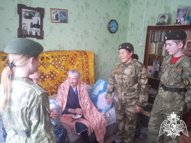 Саратовские Росгвардейцы поздравили с Новым годом ветерана Великой отечественной войны