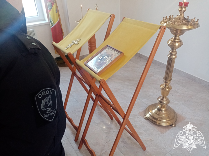 Представитель Саратовской епархии поздравил сотрудников Росгвардии с Рождеством Христовым