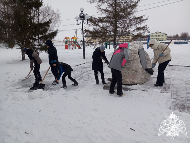 Саратовские росгвардейцы провели для воспитанников «Гвардейской смены» занятия по строевой подготовке