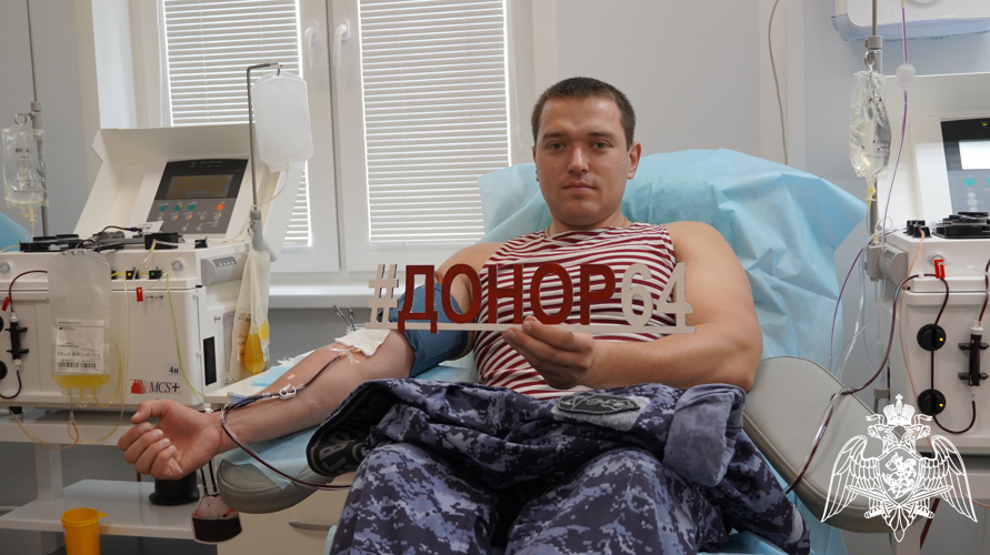 Саратовские сотрудники Росгвардии поддержали ведомственную акцию «От сердца к сердцу»