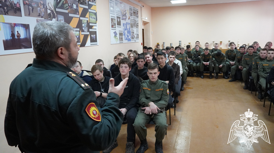 Воспитанники «Гвардейской смены» встретились с участником войны в Афганистане