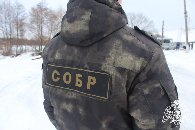 При содействии бойцов СОБР Росгвардии в Саратове задержаны подозреваемые в сбыте наркотиков