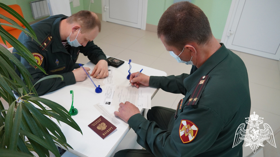 В Саратове военнослужащие и сотрудники Росгвардии приняли участие в   донорской акции «От сердца к сердцу»
