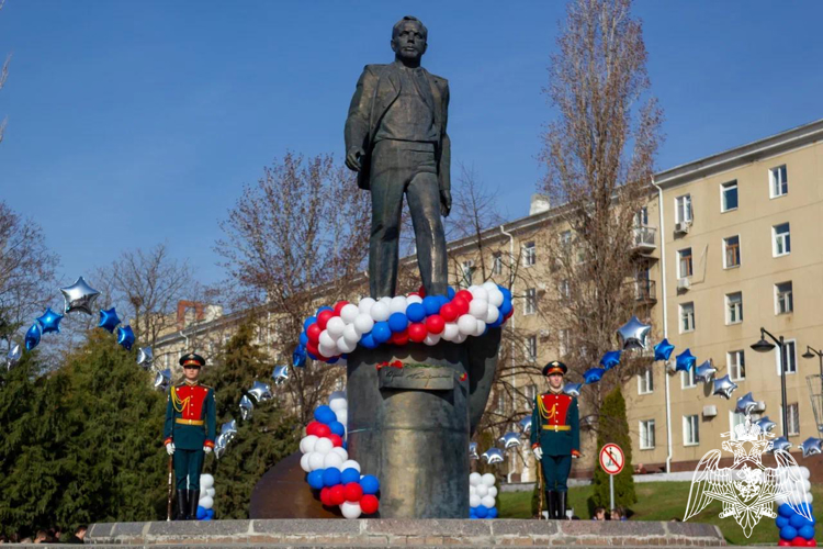 Курсанты и офицеры Саратовского военного института Росгвардии приняли участие в мероприятии, посвященном Дню космонавтики