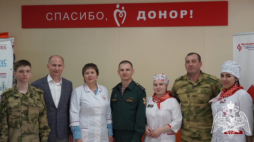 В Саратове военнослужащие и сотрудники Росгвардии приняли участие в донорской акции «От сердца к сердцу»