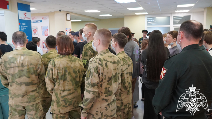 В Саратове военнослужащие и сотрудники Росгвардии приняли участие в   донорской акции «От сердца к сердцу»