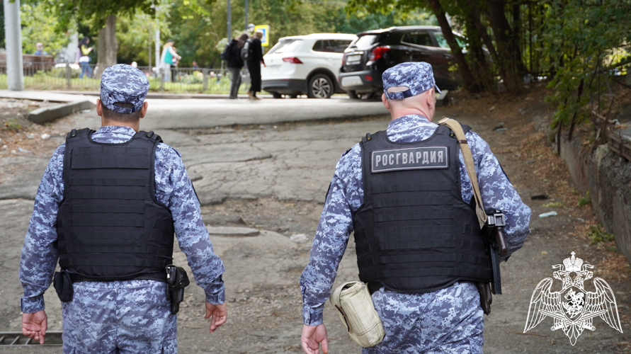 В Саратове сотрудники Росгвардии задержали гражданина, подозреваемого в незаконном обороте наркотических средств