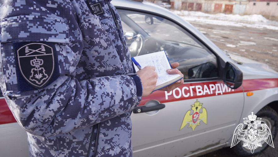 В Саратове сотрудники Росгвардии задержали мужчину, причинившего ножевое ранение гражданину