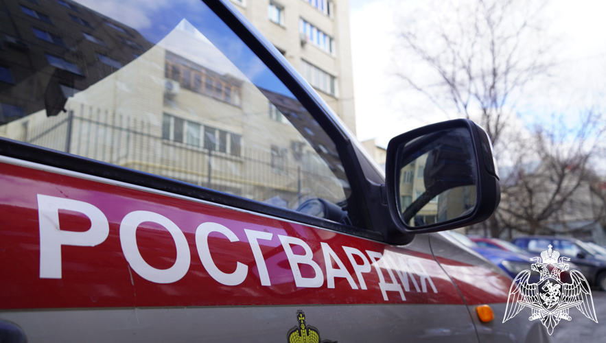 В Саратове сотрудники Росгвардии задержали гражданина, подозреваемого в незаконном обороте наркотических средств