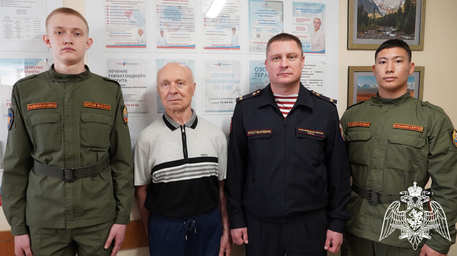 В Саратове сотрудники Росгвардии, ветераны войск правопорядка и воспитанники «Гвардейской смены» приняли участие в памятном мероприятии