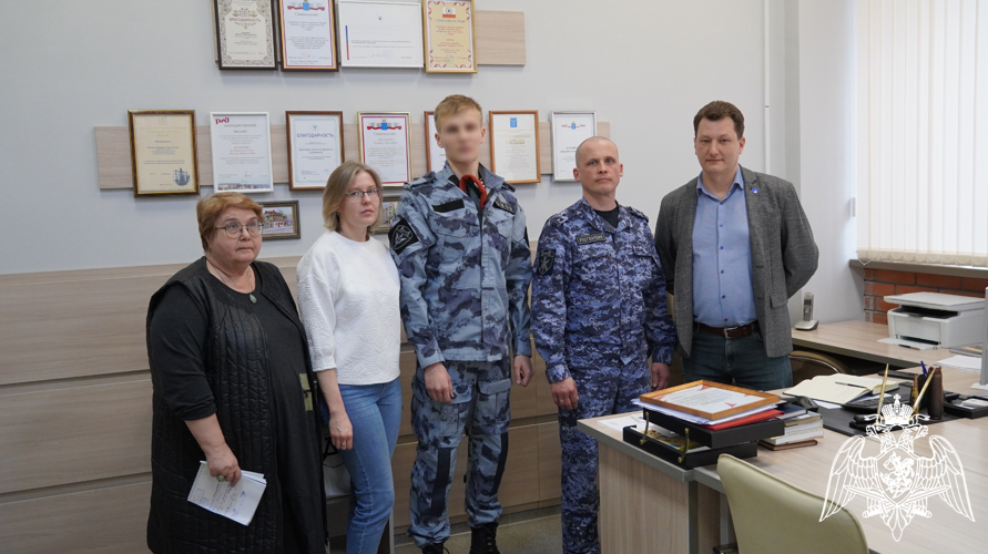 В Саратове откроется выставка художественных работ сотрудника Росгвардии 