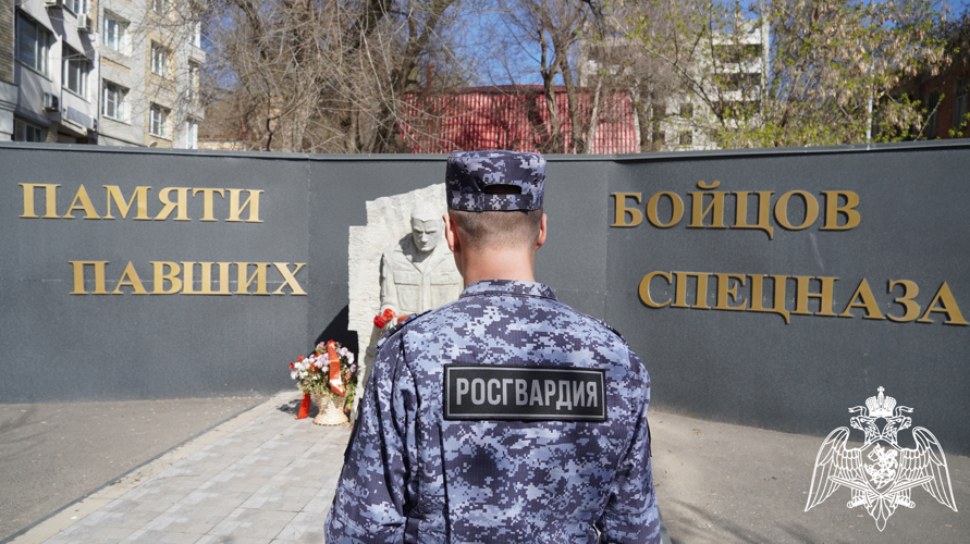 В Саратове сотрудники Росгвардии приняли участие в акции «Росгвардия гид»