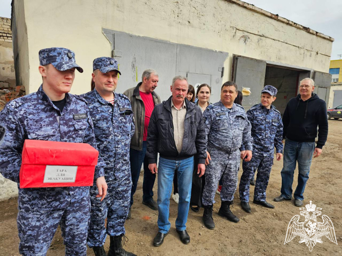 В Управлении Росгвардии по Саратовской области прошла практическая тренировка по эвакуации личного состава с привлечением сил и средств МЧС России 