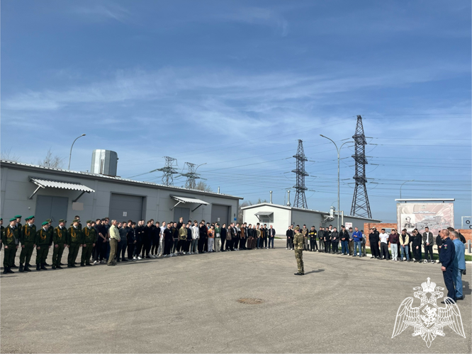 В Саратовской области военнослужащие Росгвардии провели день открытых дверей для школьников