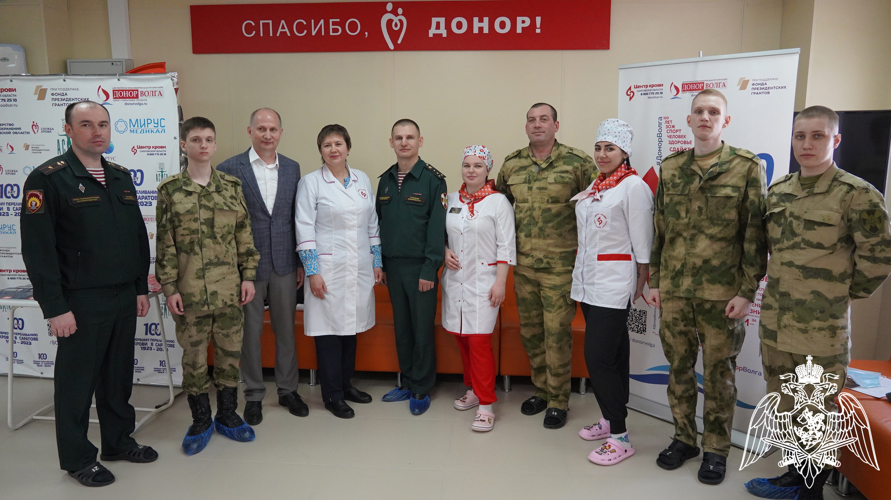 В Саратове военнослужащие и сотрудники Росгвардии приняли участие в   донорской акции «От сердца к сердцу»