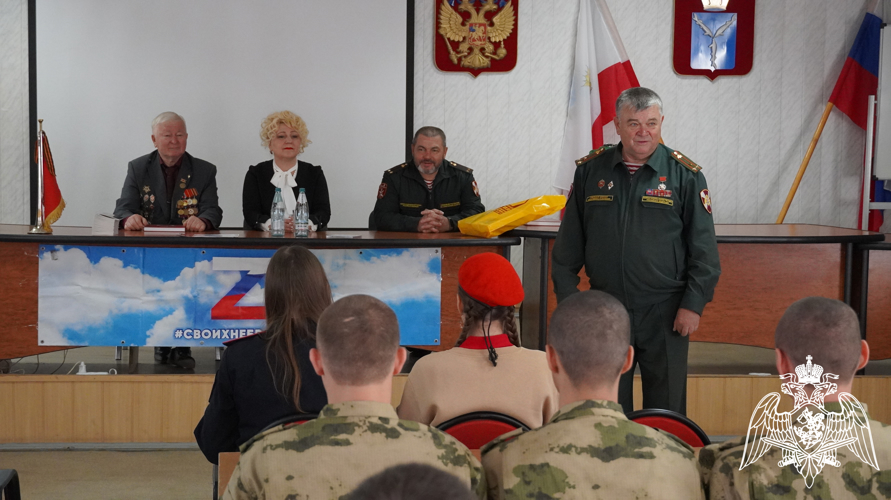 В Саратове военнослужащие  Управления Росгвардии по Саратовской области встретились с будущими солдатами срочной службы
