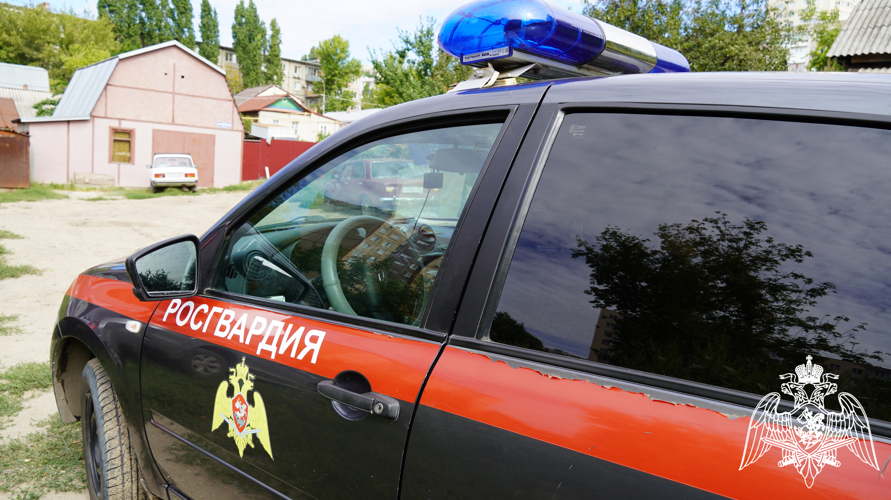 В Саратове сотрудники Росгвардии задержали гражданина, подозреваемого в обороте наркотических веществ