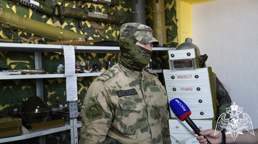 Саратовские росгвардейцы показали сотрудникам ГТРК Саратов работу саперов (Видео)