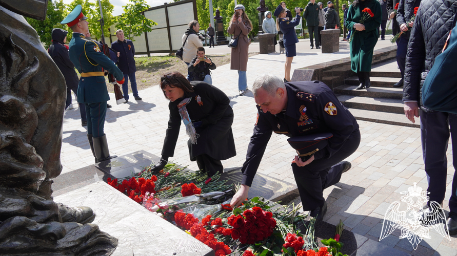 В Саратове руководство территориального Управления приняло участие в церемонии возложении цветов к Вечному огню в парке Победы