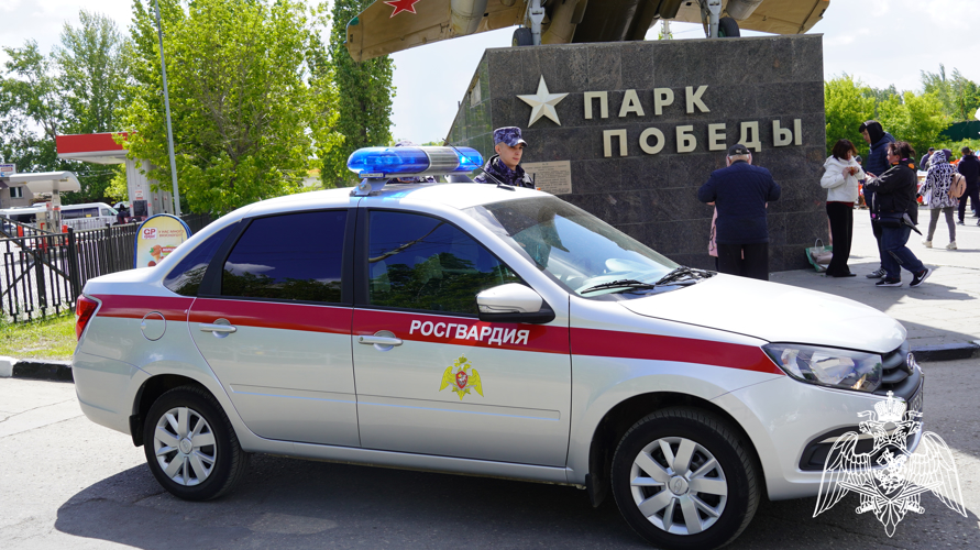 В Саратовской области сотрудники Росгвардии обеспечили охрану общественного порядка во время празднования Дня Победы 