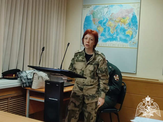 Сотрудник ОМОН провел лекцию для курсантов военного института Росгвардии
