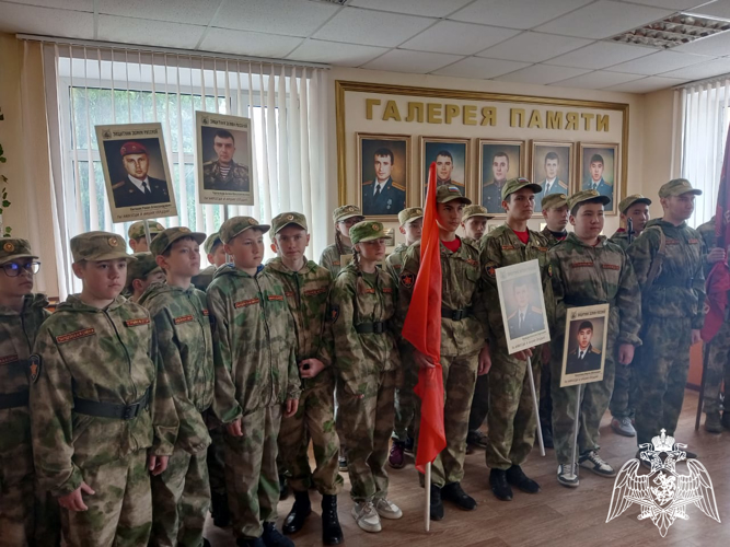 Сотрудники Росгвардии и воспитанники «Гвардейской смены» приняли участие в марше памяти