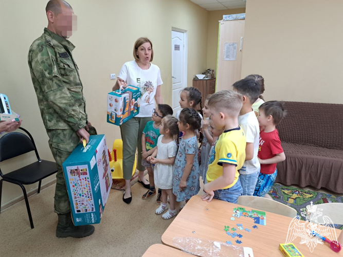 В Саратове сотрудники транспортного ОМОН «Атлант» продолжают принимать участие в акции «Дорогою Добра»