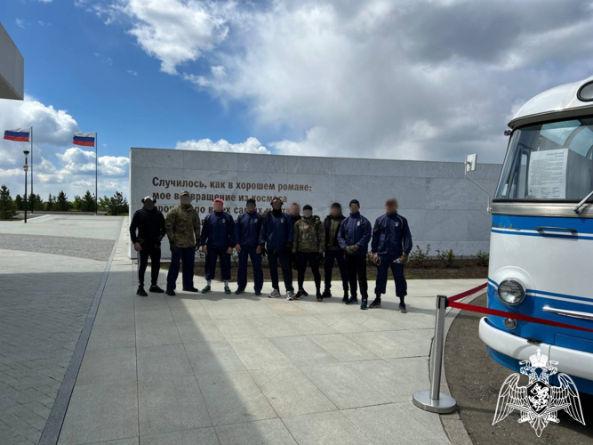 В Саратовской области сотрудники СОБР Управления Росгвардии по Саратовской области приняли участие в велопробеге, посвященном 79 годовщине Дня Победы в Великой Отечественной войне