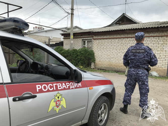 В Саратове сотрудники Росгвардии задержали гражданина с наркотическим веществом
