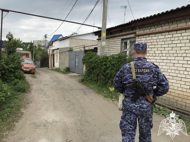 В Саратове сотрудники Росгвардии задержали гражданина, подозреваемого в незаконном обороте наркотических средств