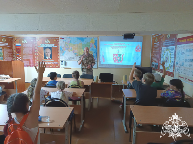 В Саратове военнослужащие кинологического центра приняли участие в акции «Каникулы с Росгвардией»