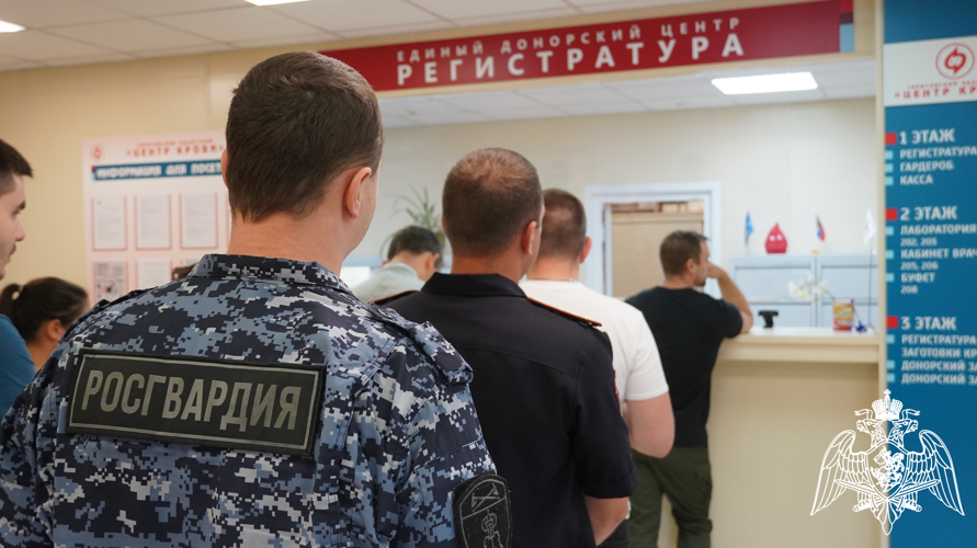 Сотрудники Росгвардии продолжают принимать участие в ведомственной акции «От сердца к сердцу» в Саратове