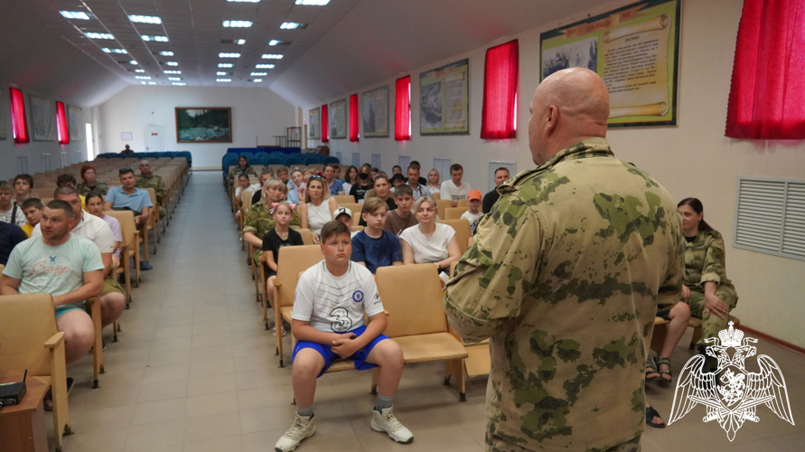 Всероссийская ведомственная акция "Каникулы с Росгвардией" продорлжается в Саратове 