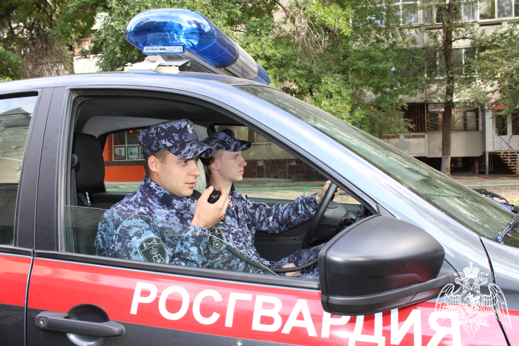 В Саратове сотрудники Росгвардии задержали гражданина, подозреваемого в незаконном обороте наркотических средств