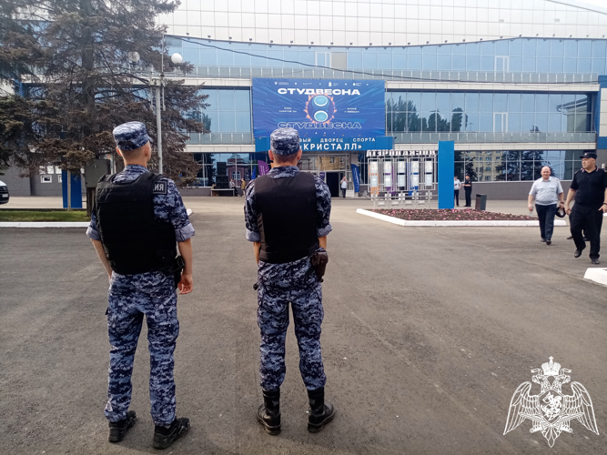 Сотрудники Росгвардии обеспечили охрану общественного порядка во время проведения Всероссийского фестиваля «Студвесна» в Саратове