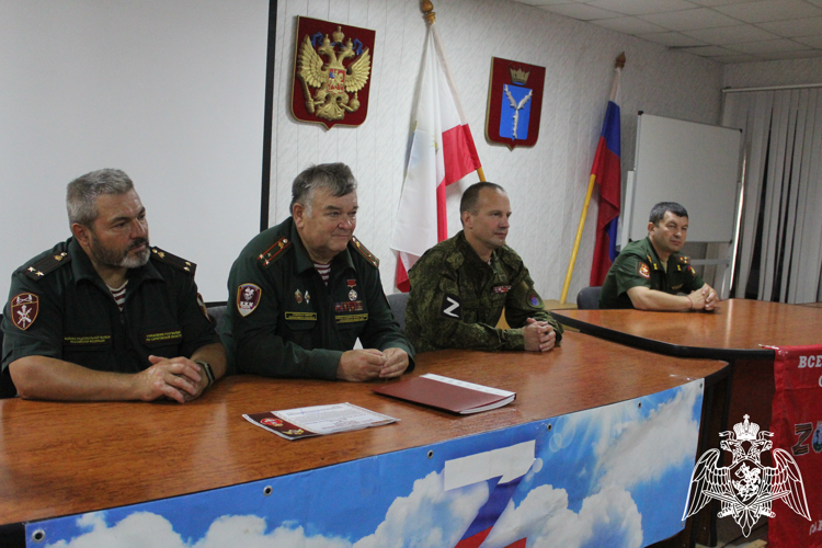 В Саратове ветераны войск правопорядка встретились с будущими солдатами срочной службы