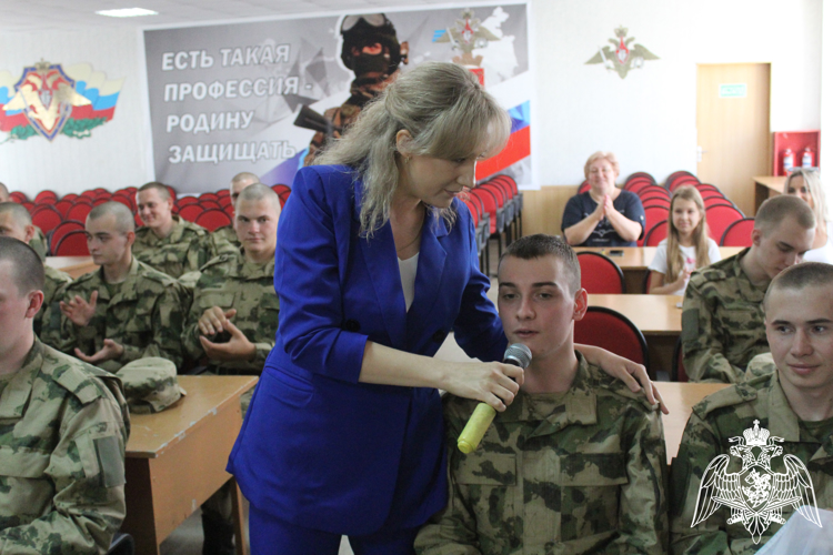 В Саратове ветераны войск правопорядка встретились с будущими солдатами срочной службы