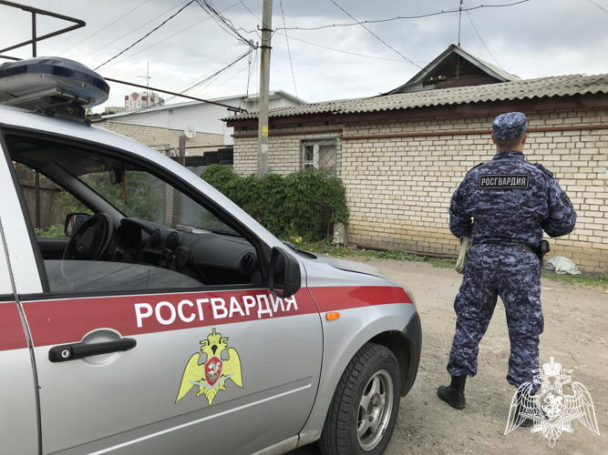 В Саратове сотрудники Росгвардии задержали гражданина, подозреваемого в незаконном обороте наркотических средств
