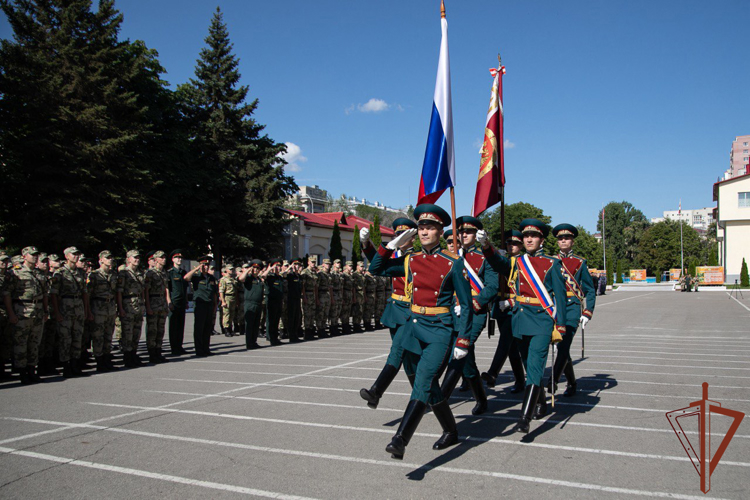 Начальник Саратовского военного института Росгвардии Герой России полковник Александр Белоглазов представлен личному составу