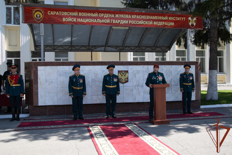 Начальник Саратовского военного института Росгвардии Герой России полковник Александр Белоглазов представлен личному составу