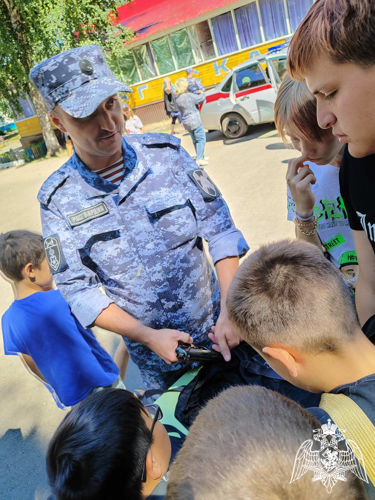 Акция "Каникулы с Росгвардией" продолжается в детских оздоровительных лагерях Саратовской области 