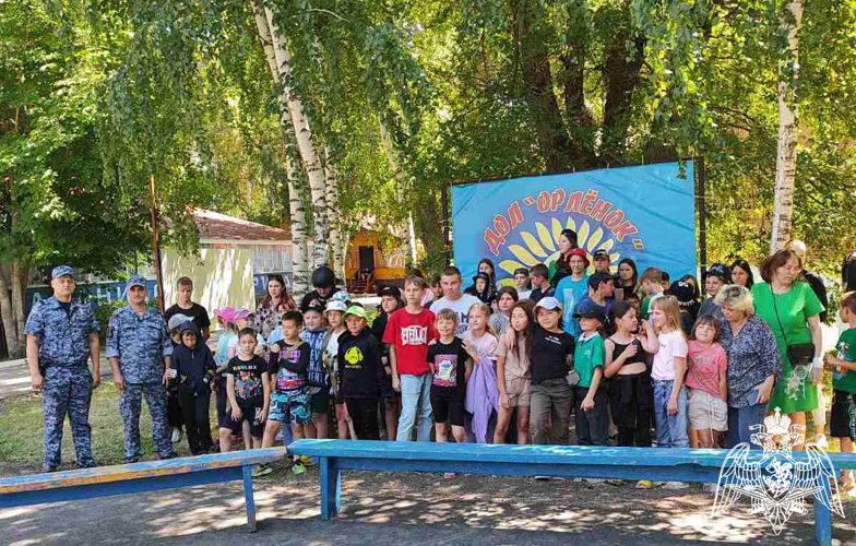Акция "Каникулы с Росгвардией" продолжается в детских оздоровительных лагерях Саратовской области