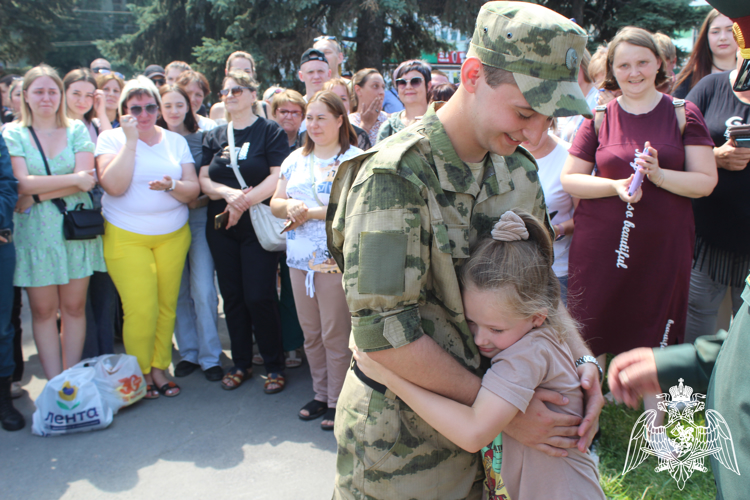 В Саратове ветераны войск правопорядка проводили будущих солдат срочной службы в прославленную дивизию имени Ф.Э. Дзержинского 