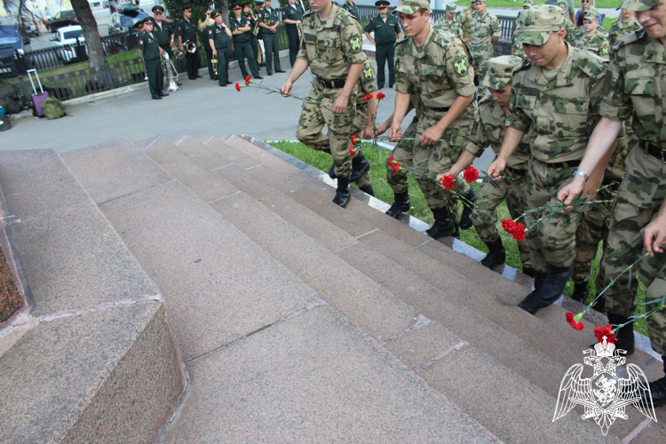 В Саратове ветераны войск правопорядка проводили будущих солдат срочной службы в прославленную дивизию имени Ф.Э. Дзержинского 
