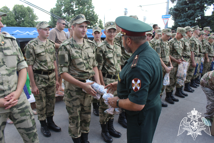 В Саратове ветераны войск правопорядка проводили будущих солдат срочной службы в прославленную дивизию имени Ф.Э. Дзержинского 