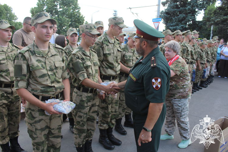 В Саратове ветераны войск правопорядка проводили будущих солдат срочной службы в прославленную дивизию имени Ф.Э. Дзержинского 