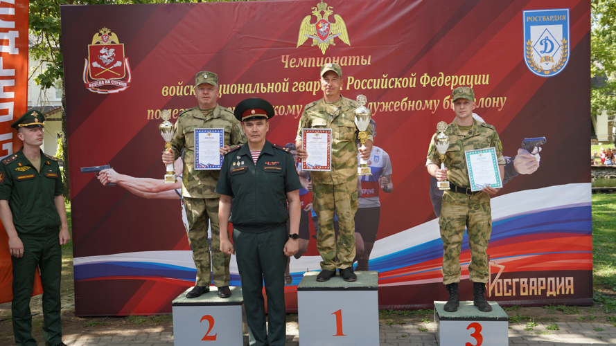 Военнослужащие Саратовского военного института Росгвардии приняли участие в чемпионате по служебному биатлону
