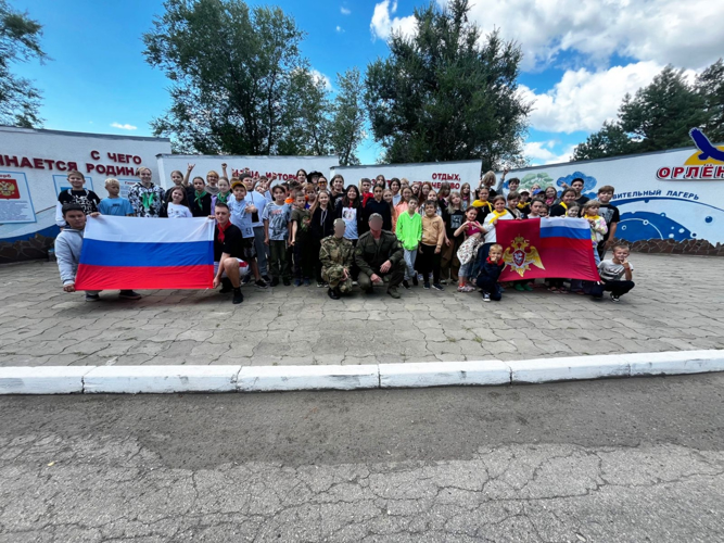 В Саратове сотрудники СОБР присоединились к акции "Каникулы с Росгвардией"