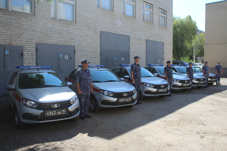 Церемония передачи ключей росгвардейцам от новых автомобилей прошла в Саратове